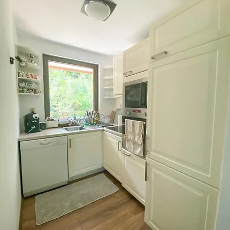 край реката *