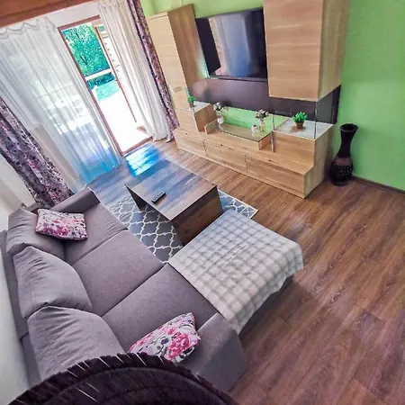 край реката Appartement