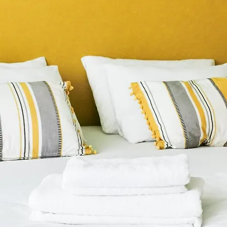 شقة край реката