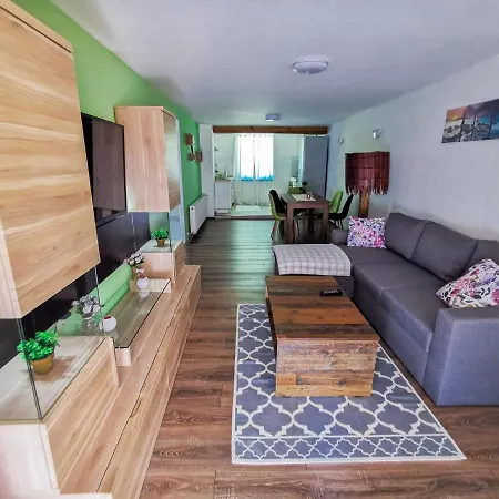 край реката Appartement